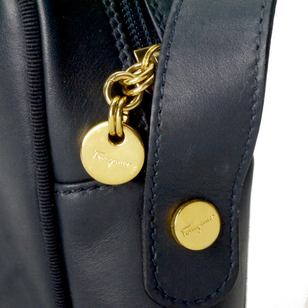 Salvatore Ferragamo   Varaリボン ポシェットバッグ（濃紺）