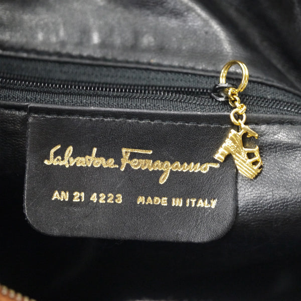 Salvatore Ferragamo  ヒールモチーフ スタッズ総革ショルダー（茶）