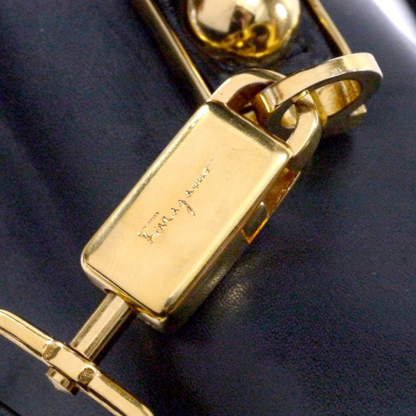 Salvatore Ferragamo  ガンチーニ留め具2WAYハンドバッグ（黒）