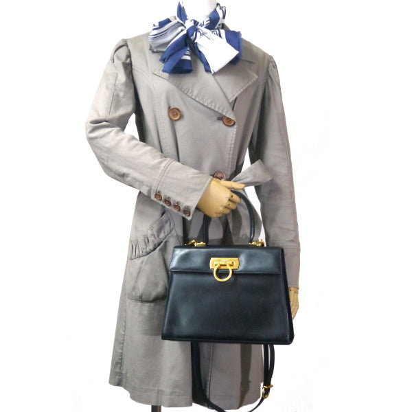 Salvatore Ferragamo  ガンチーニ留め具2WAYハンドバッグ（黒）