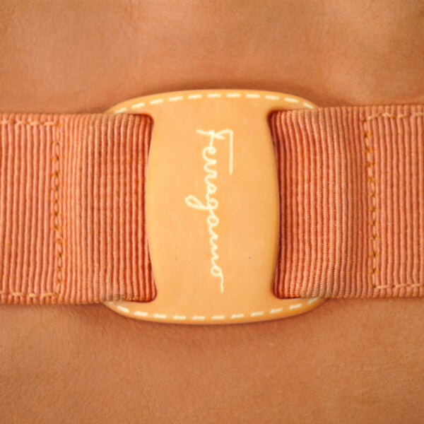 Salvatore Ferragamo  レア!!Varaリボン ミニポシェット（オレンジ/ヌバック）