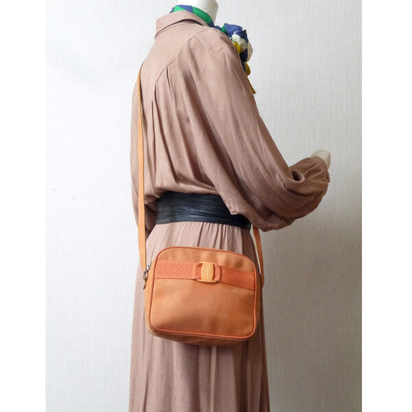 Salvatore Ferragamo  レア!!Varaリボン ミニポシェット（オレンジ/ヌバック）