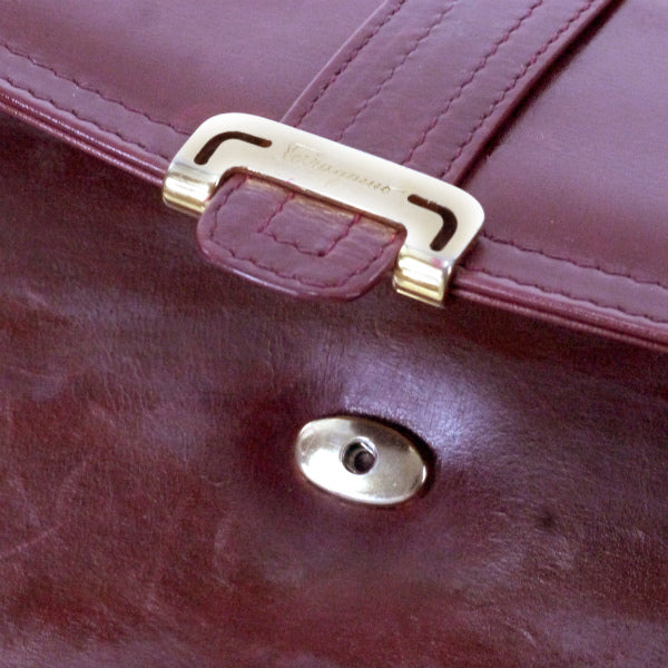 フェラガモ　80s総皮横長ショルダー（赤）