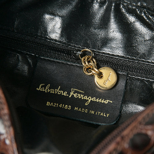 Salvatore Ferragamo　型押しポシェット（茶）