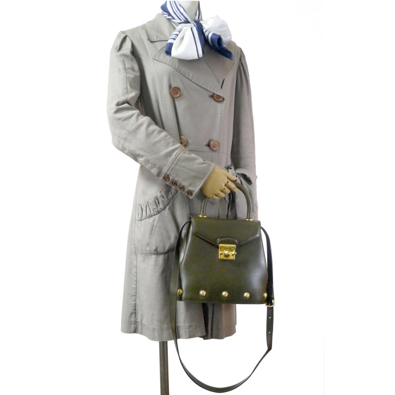Salvatore Ferragamo  ヒールスタッズ総革ショルダー付ハンドバッグ（カーキ）