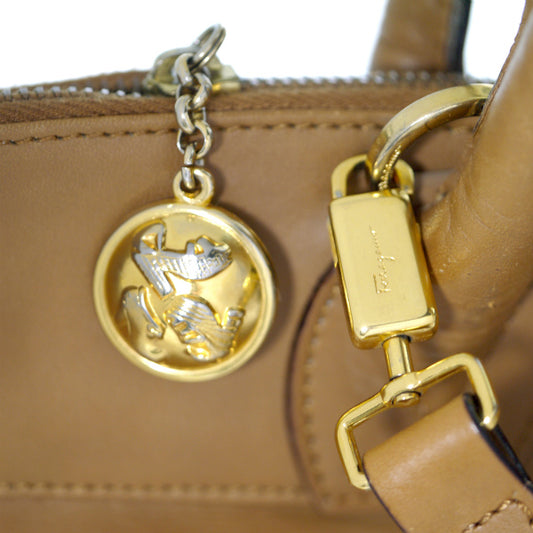 Salvatore Ferragamo  ヒールスタッズ本革ショルダー付ブリーフケース（茶）