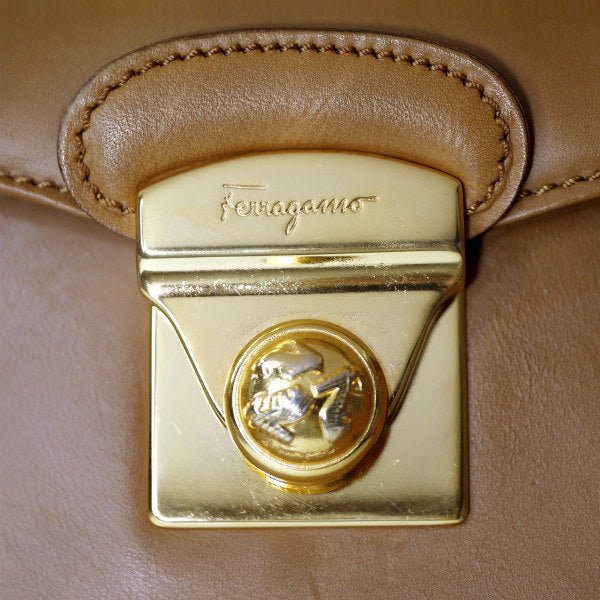 Salvatore Ferragamo  ヒールスタッズ本革ショルダー付ブリーフケース（茶）