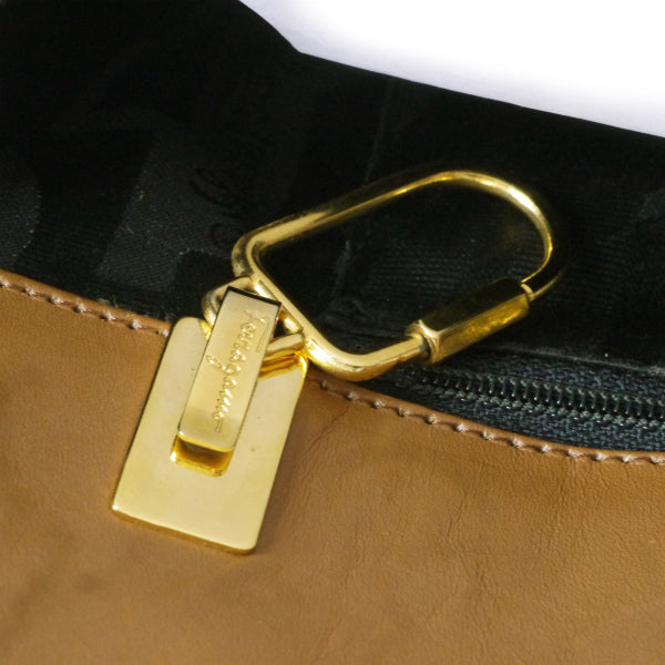 Salvatore Ferragamo  ヒールスタッズ本革ショルダー付ブリーフケース（茶）