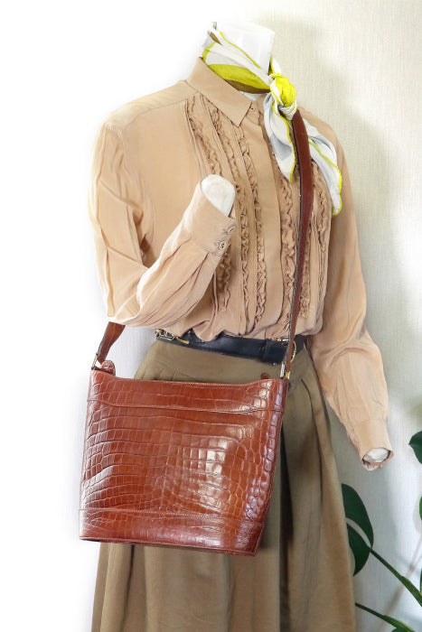 Salvatore Ferragamo　クロコ型押しバケツショルダー（茶）