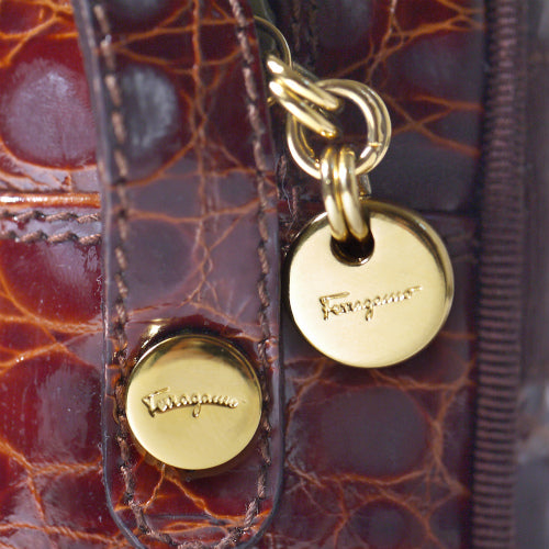 Salvatore Ferragamo　Vara型押しポシェット（赤茶）