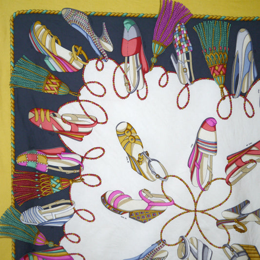 Salvatore Ferragamo パンプス柄シルクスカーフ（イエロー系）