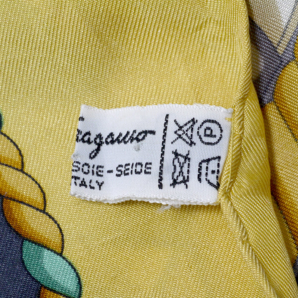 Salvatore Ferragamo パンプス柄シルクスカーフ（イエロー系）