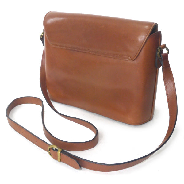 Salvatore Ferragamo　総革斜めがけ（キャメル）