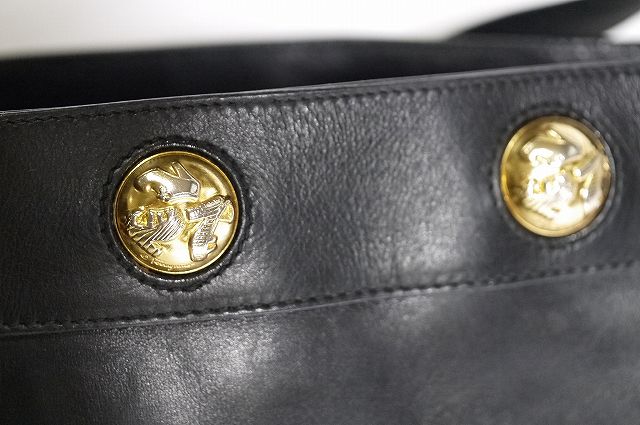 Salvatore Ferragamo　総革ショルダー（黒）