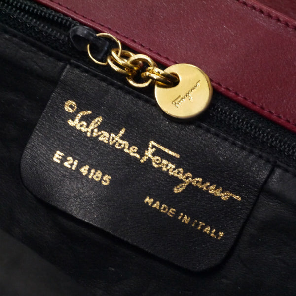 Salvatore Ferragamo  ガンチーニ留め具レザーチェーンバッグ（ボルドー）