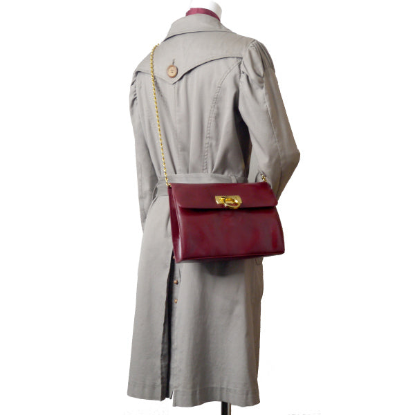 Salvatore Ferragamo  ガンチーニ留め具レザーチェーンバッグ（ボルドー）