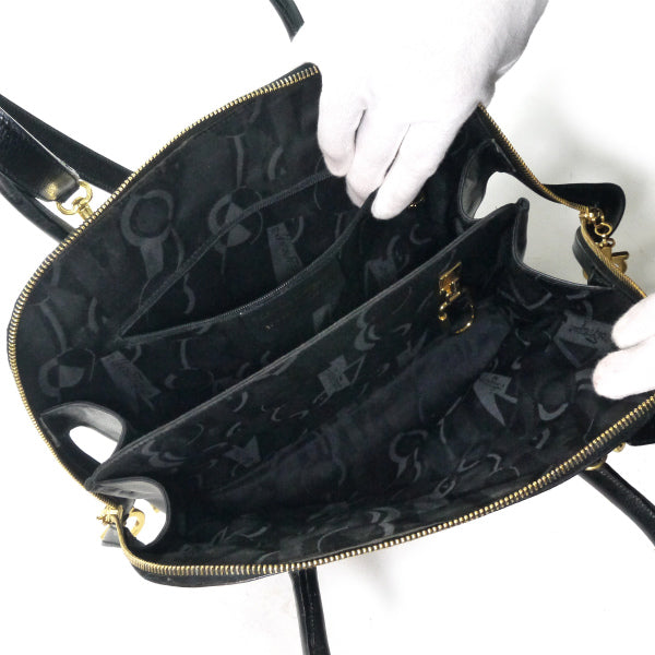 Salvatore Ferragamo  ガンチーニ金具ボリード型2WAYハンドバッグ（黒）