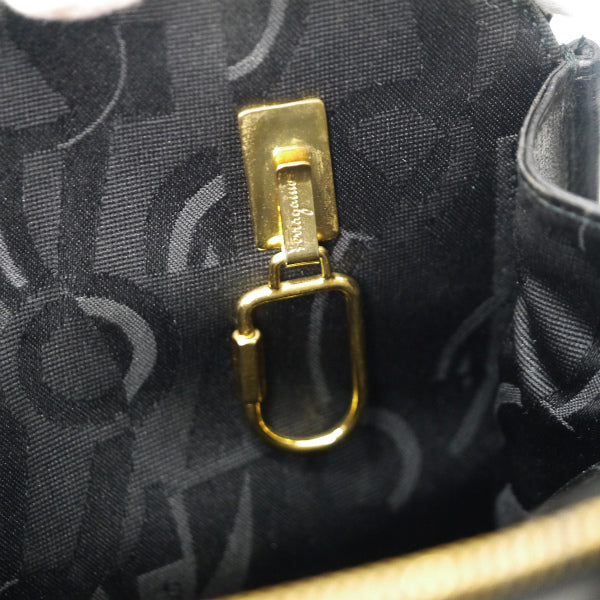 Salvatore Ferragamo  ガンチーニ金具ボリード型2WAYハンドバッグ（黒）
