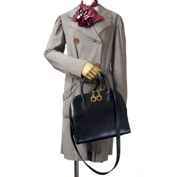 Salvatore Ferragamo  ガンチーニ金具ボリード型2WAYハンドバッグ（黒）