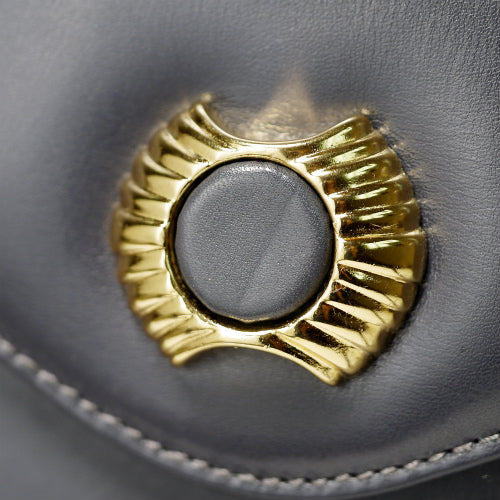 Salvatore Ferragamo　総革斜めがけショルダー（グレー）