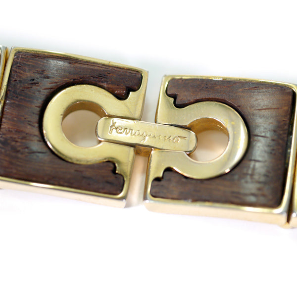 Salvatore Ferragamo　ガンチー二木製ブレスレット