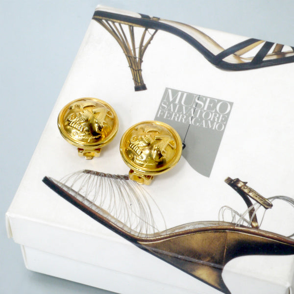 Salvatore Ferragamo　ラウンドパンプスモチーフ イヤリング（ゴールド）