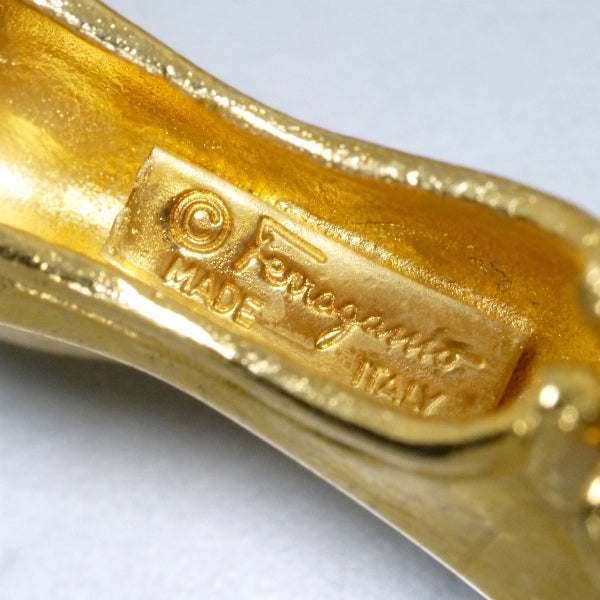 Salvatore Ferragamo　パンプスモチーフ スウィングイヤリング（ゴールド）