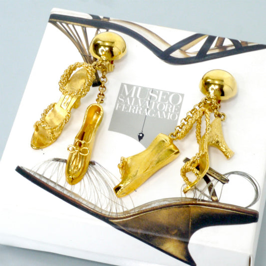 Salvatore Ferragamo　パンプスモチーフ スウィングイヤリング（ゴールド）