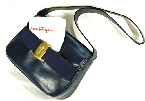 Ferragamo  Vara リボンショルダー（紺）