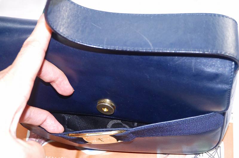 Ferragamo  Vara リボンショルダー（紺）