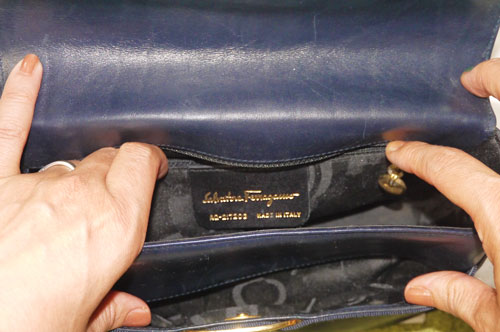 Ferragamo  Vara リボンショルダー（紺）