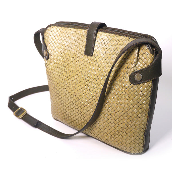 Salvatore Ferragamo　籐 編み込み斜めがけ