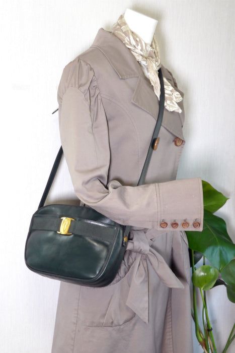 Ferragamo  Vara リボンショルダー（濃緑）