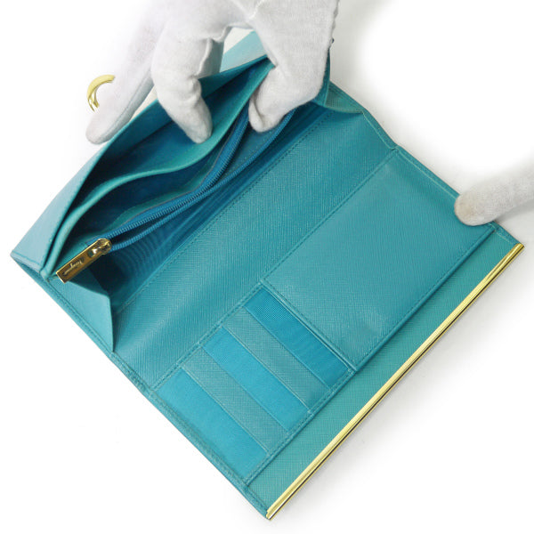 Ferragamo　ガンチーニ留め具レザー長財布（ペールブルー）