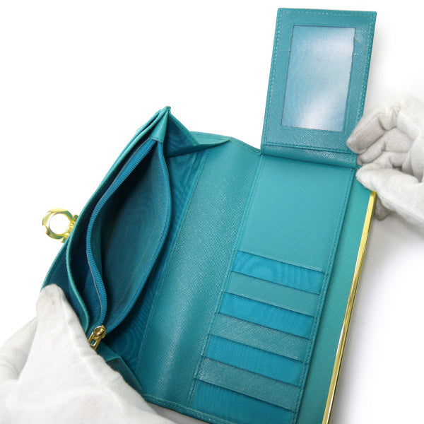 Ferragamo　ガンチーニ留め具レザー長財布（ペールブルー）