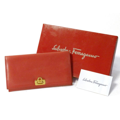 Ferragamo　ガンチーニ長財布（赤）