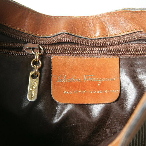 Salvatore Ferragamo　バイカラーショルダー（キャメル・カーキ）