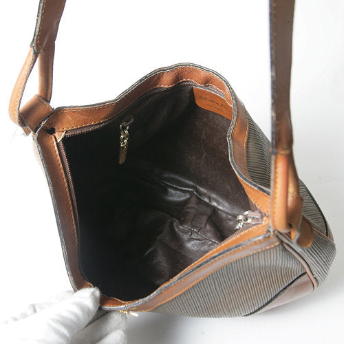 Salvatore Ferragamo　バイカラーショルダー（キャメル・カーキ）