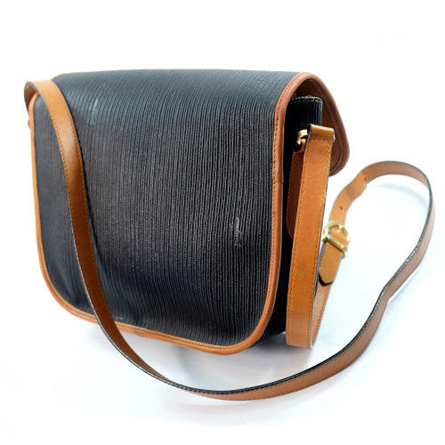 フェラガモ  バイカラーロゴショルダー（黒・キャメル）