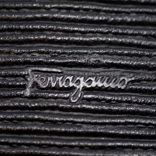 フェラガモ  バイカラーロゴショルダー（黒・キャメル）