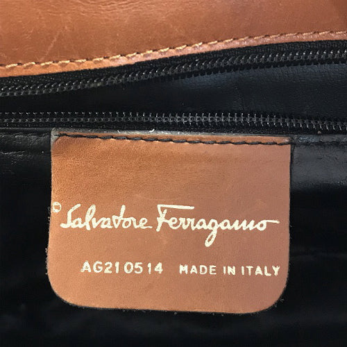 フェラガモ  バイカラーロゴショルダー（黒・キャメル）