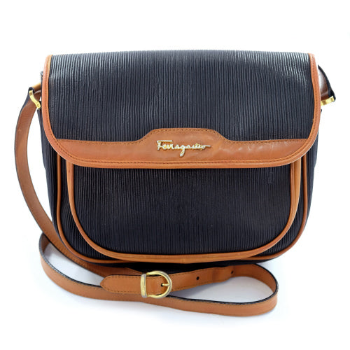 フェラガモ  バイカラーロゴショルダー（黒・キャメル）