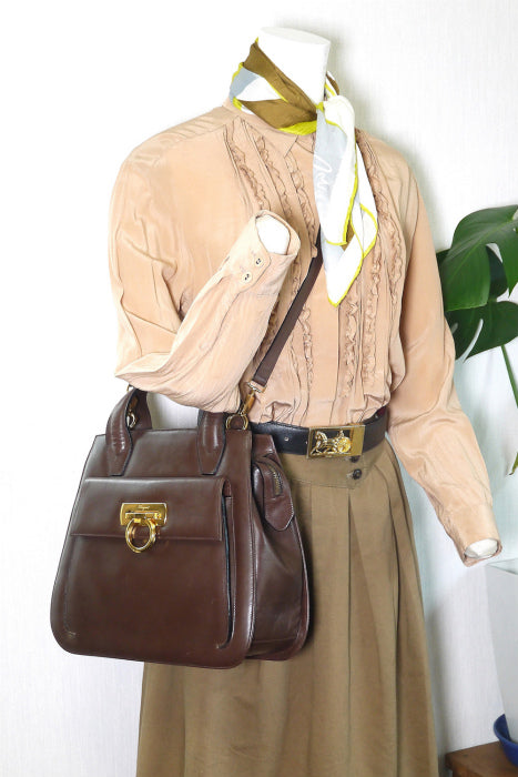 Salvatore Ferragamo　ガンチーニ　ラム皮トートバック（茶）