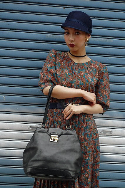 Salvatore Ferragamo　総革大型トートバック（黒）