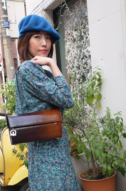 Salvatore Ferragamo ガンチーニ  カマボコショルダー(茶）