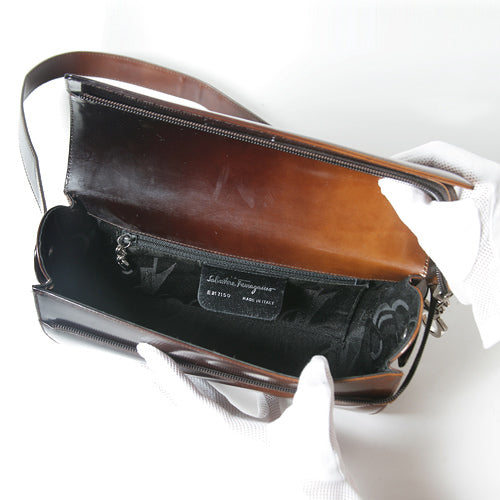 Salvatore Ferragamo ガンチーニ  カマボコショルダー(茶）