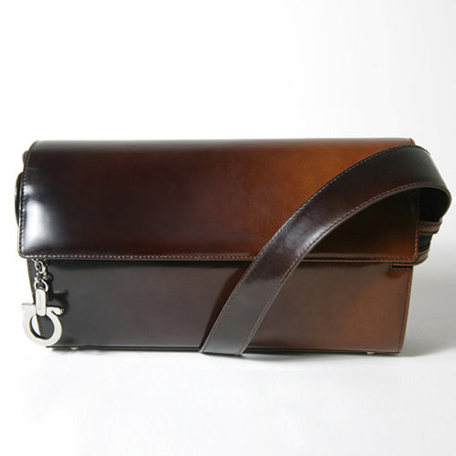 Salvatore Ferragamo ガンチーニ  カマボコショルダー(茶）