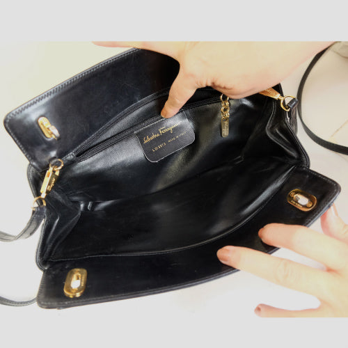 Salvatore Ferragamo 本革ガンチーニ留具2WAYバッグ(黒)