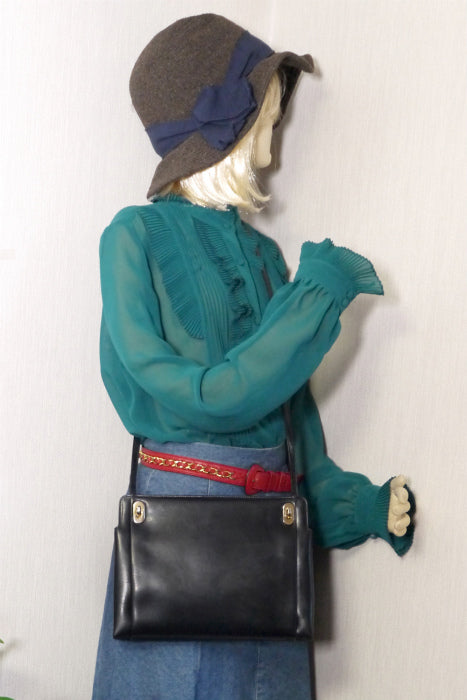 Salvatore Ferragamo 本革ガンチーニ留具2WAYバッグ(黒)