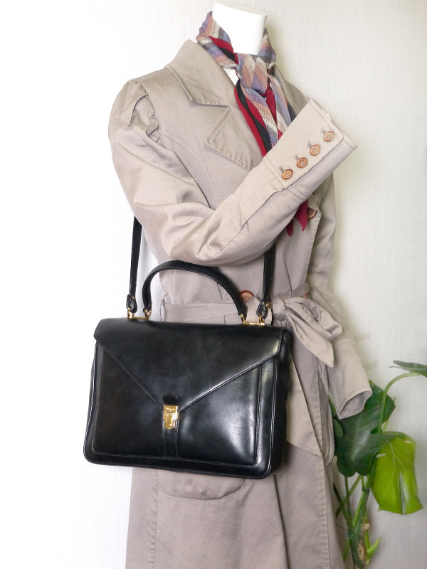 Salvatore Ferragamo 本革ショルダー付ブリーフケース(黒)